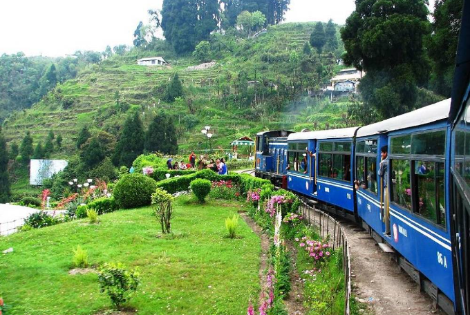 Darjeeling Toy Train, Top Attraction of Darjeeling