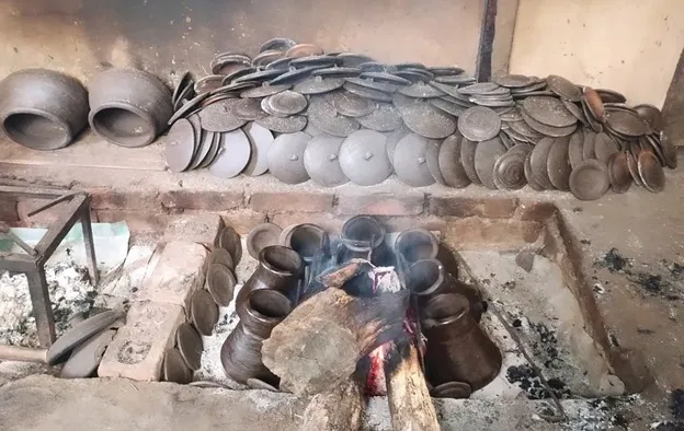 Larnai Pottery Frying in Smoke