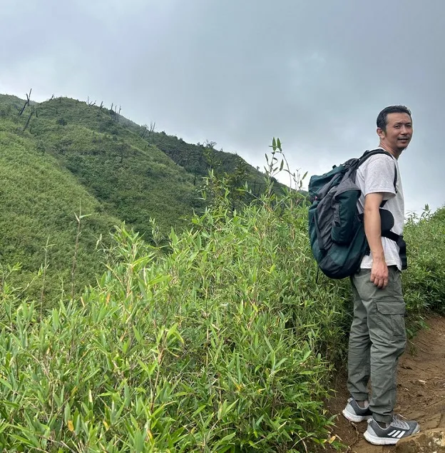 hiking to Dzukou Valley