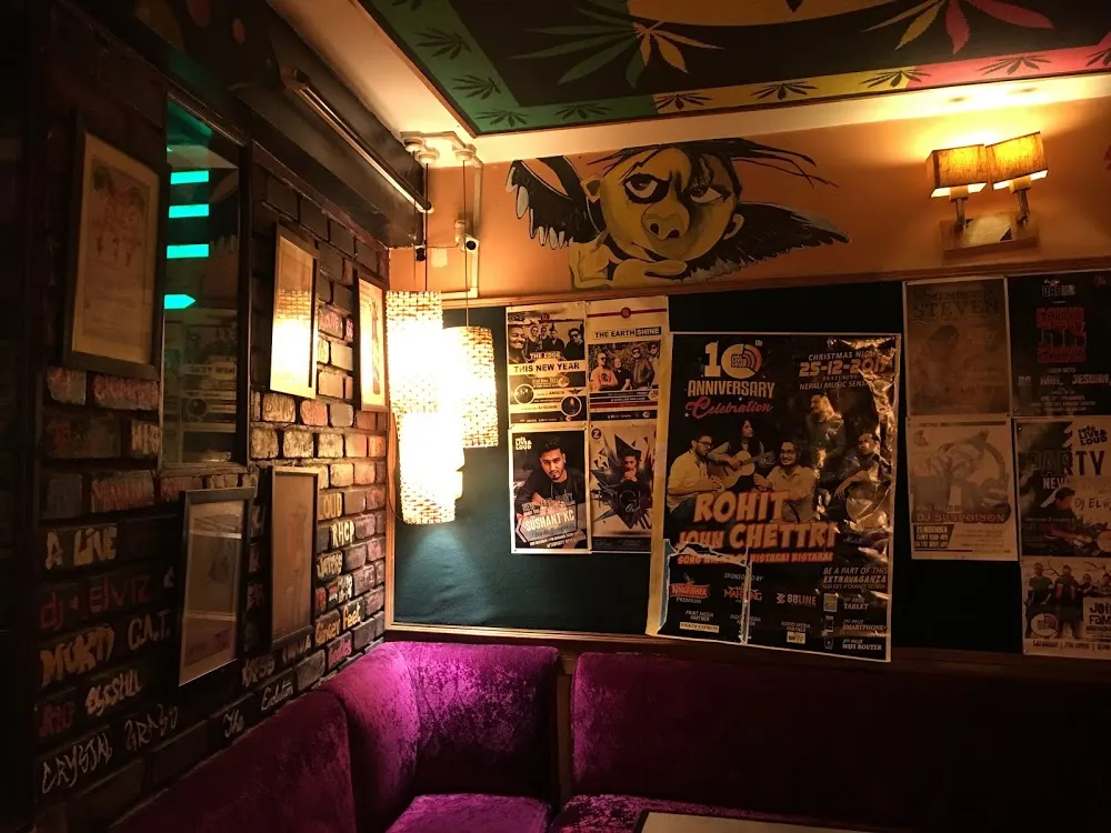 Cafe Live n Loud - smoking zone