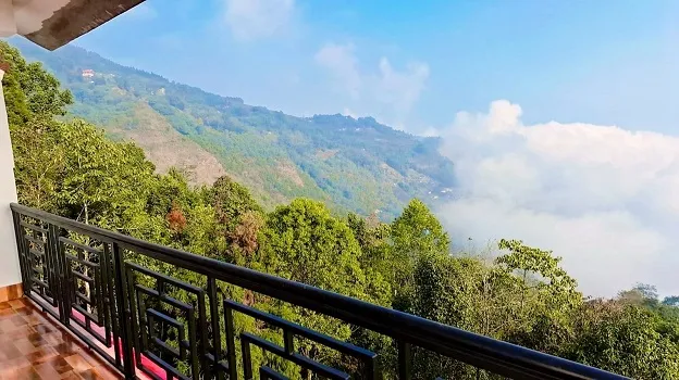 View from Tinchuley near Darjeeling