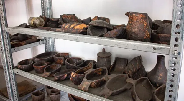 Larnai Black Pottery, Meghalaya