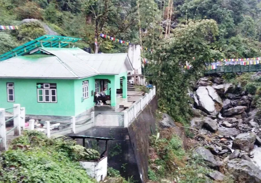 Lingthem Hot Spring in Dzongu