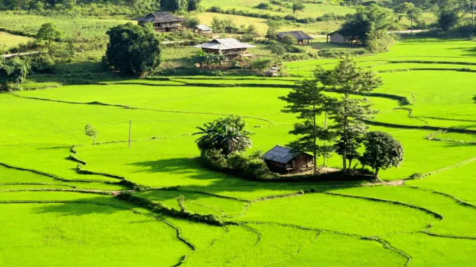 Du Già to Hà Giang City (approx. 100 km)