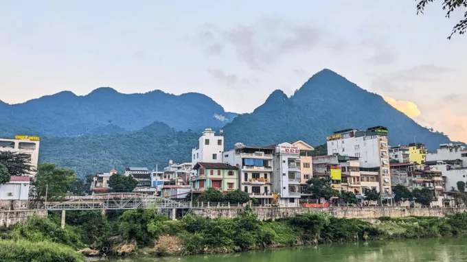 Đồng Văn to Du Già Village (approx. 130 km)