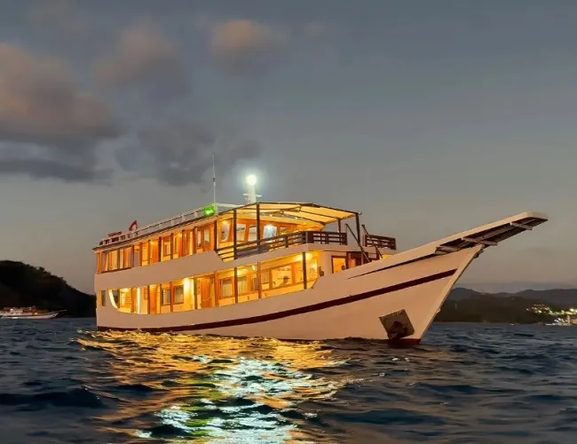 Komodo Island Luxury Cruise Tour, Komodo Island Luxury Cruise Tour